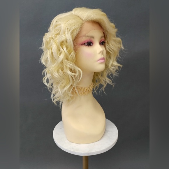 Blonde Lace Front Wavy Lob Heat Resistant Wig - Picture 3 of 7